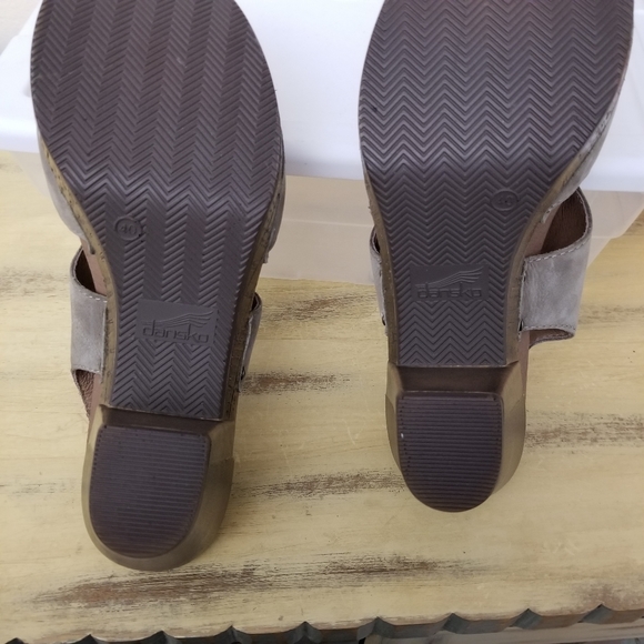 Dansko Riley Slingback Heel Clogs - Picture 9 of 10